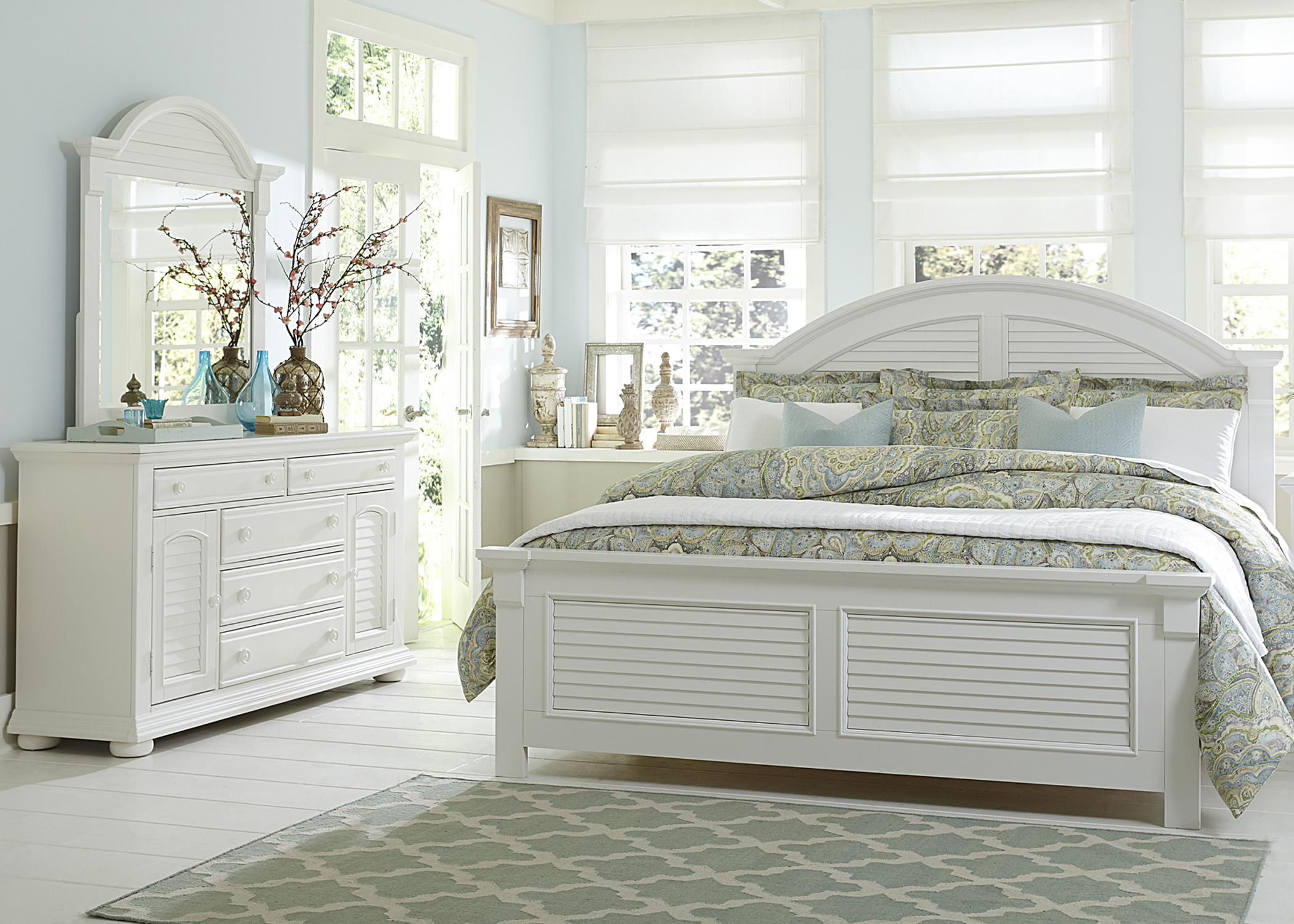 Broyhill queen hot sale bedroom set